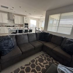 L shaped sectional couch/sofa