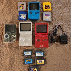 Assortment of 4 Game Boy handheld units and 9 Games **SOLD TOGETHER*as an allotment *all work (but 1)READ DESCRIPTION FOR DETAILS 