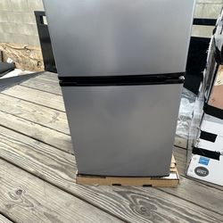 Stainless steel 3.2cu ft mini fridge with freezer refrigerator