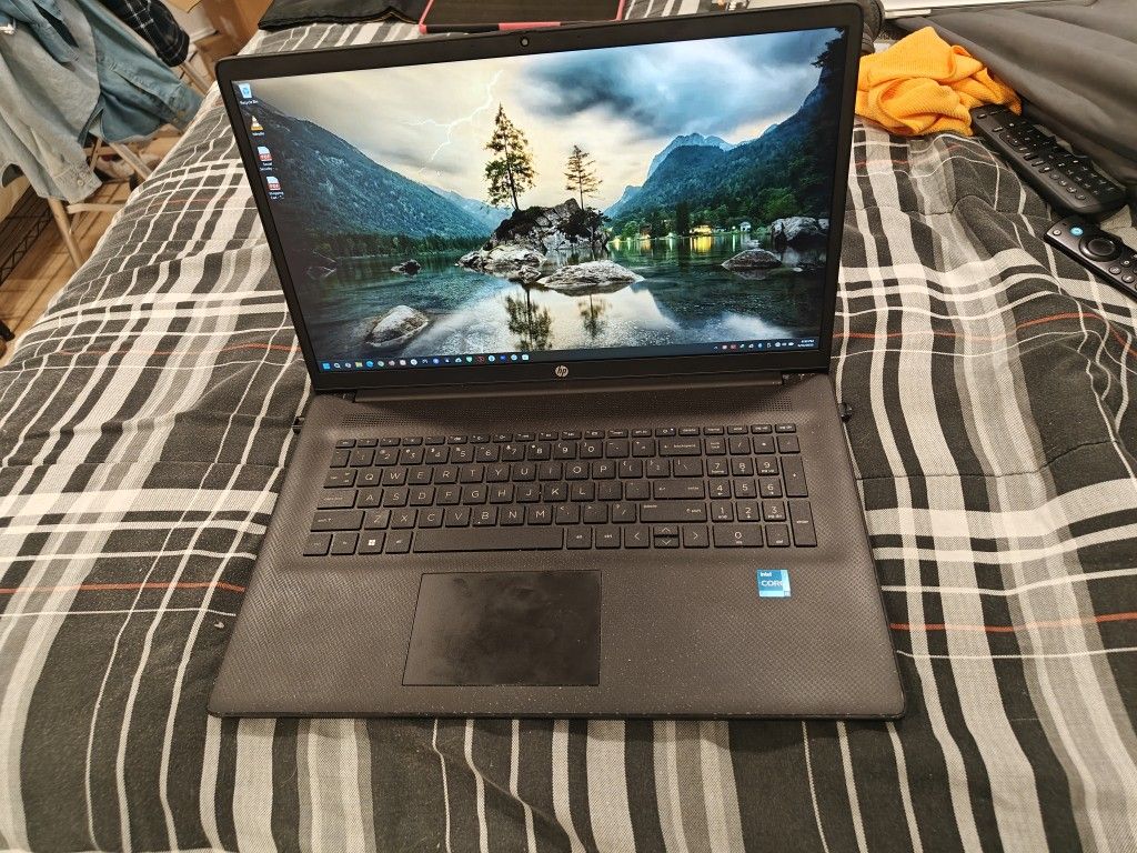 HP 17.3" Laptop - 16GB RAM 2TB NVME SSD OBO