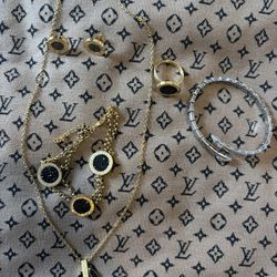 Name Brand Jewelry Set Lot  5 Piece Set Included 