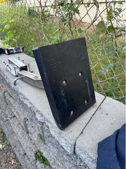 Kicker motor bracket