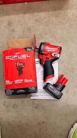 Milwaukee M12 FUEL 1/2" Stubby Impact Wrench 2563-20 with XC6.0 Battery