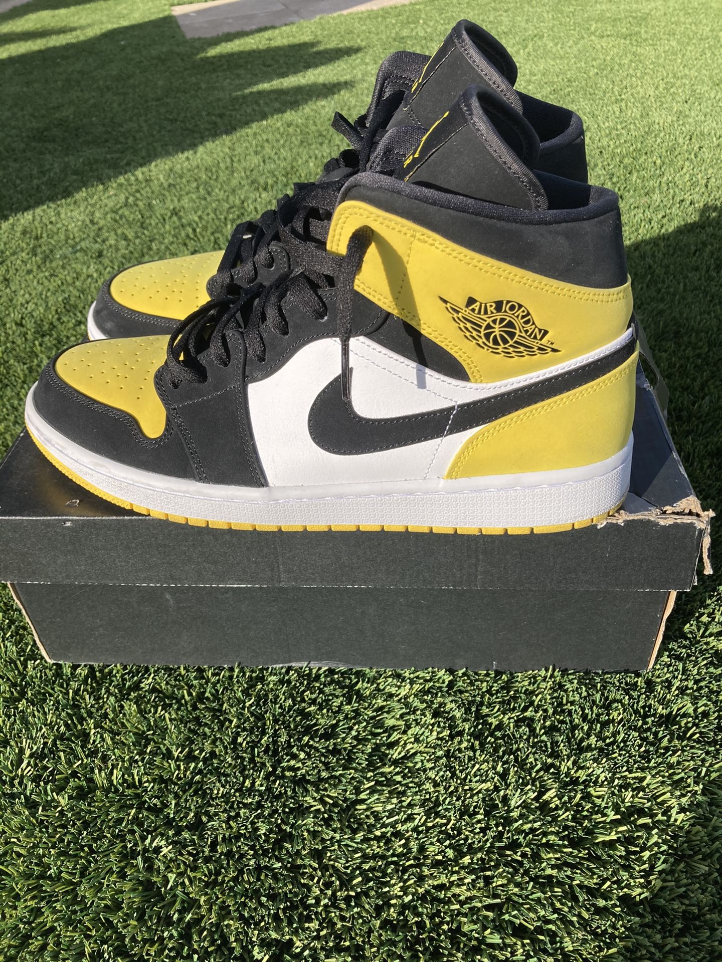 Jordan 1 Mid Yellow Sz 11