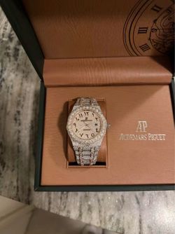 Custom VVS1 Watch (ÄP THROW OFFERS)