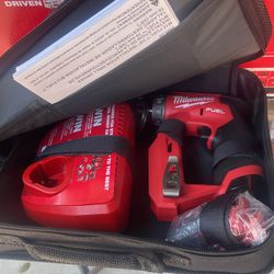 Milweukee Driven Drill Outperform Kit