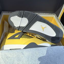 Jordan Retro 4 Lightning