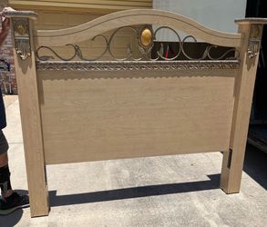 Ashely’s Furniture Queen Size Headboard & Footboard