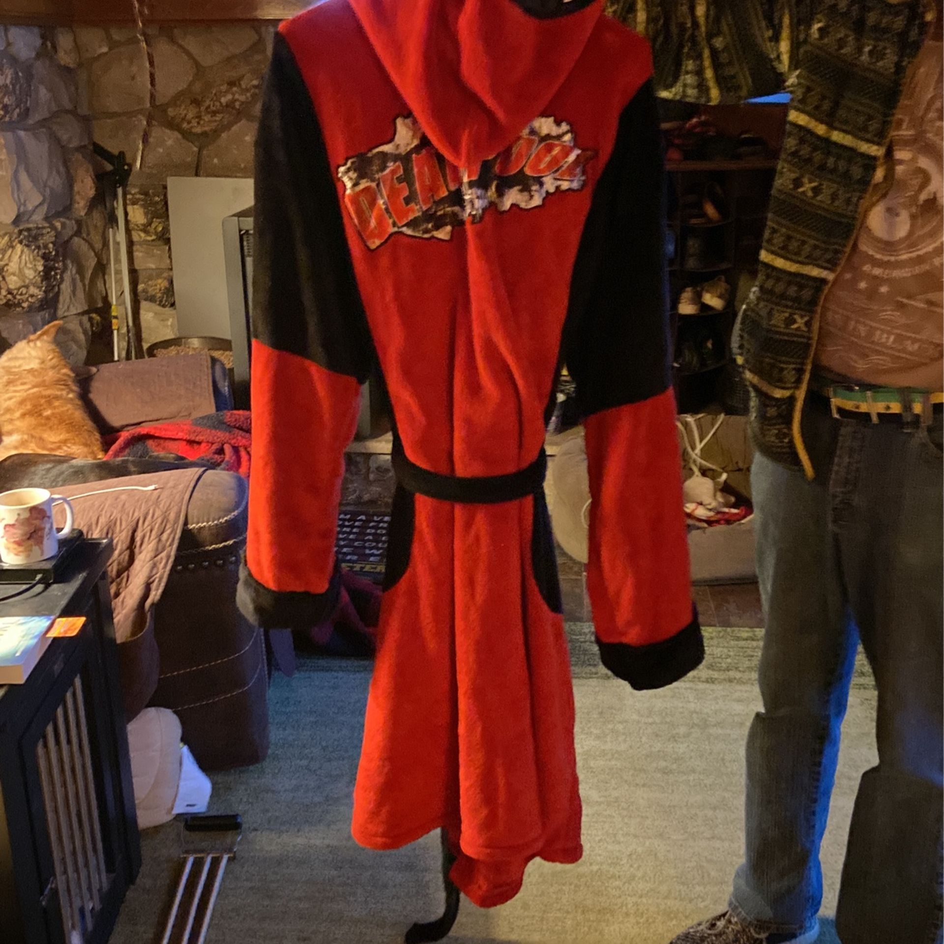 MARVEL DEADPOOL. LIKE NEW ADULT Robe. Very Soft Plush.