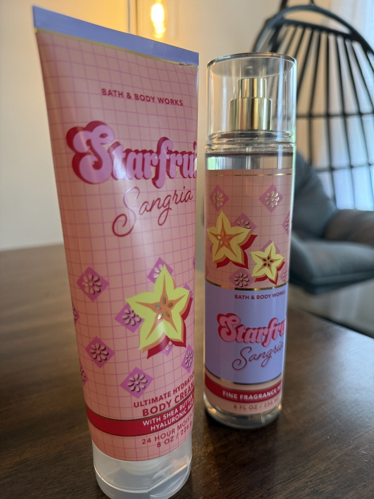 🌸 Bath & Body Works Fragrance: A scent you'll fall in love with Give your skin an irresistible touch of freshness with this original B&BW fragrance.