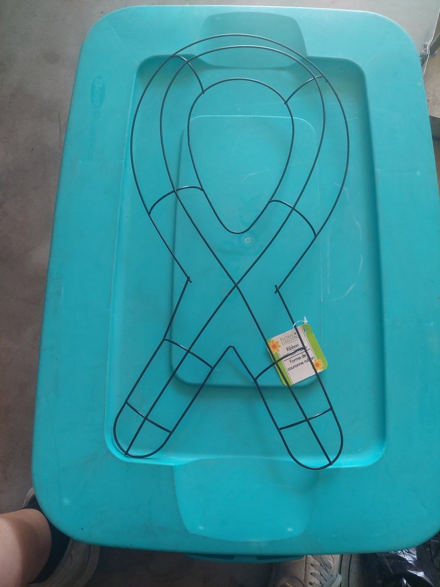 Breast Cancer Awareness Ribbon Wire Wreath Frame
