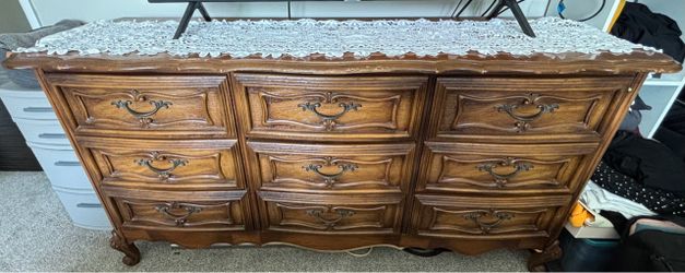 French Provincial 9-Drawer Wood Dresser