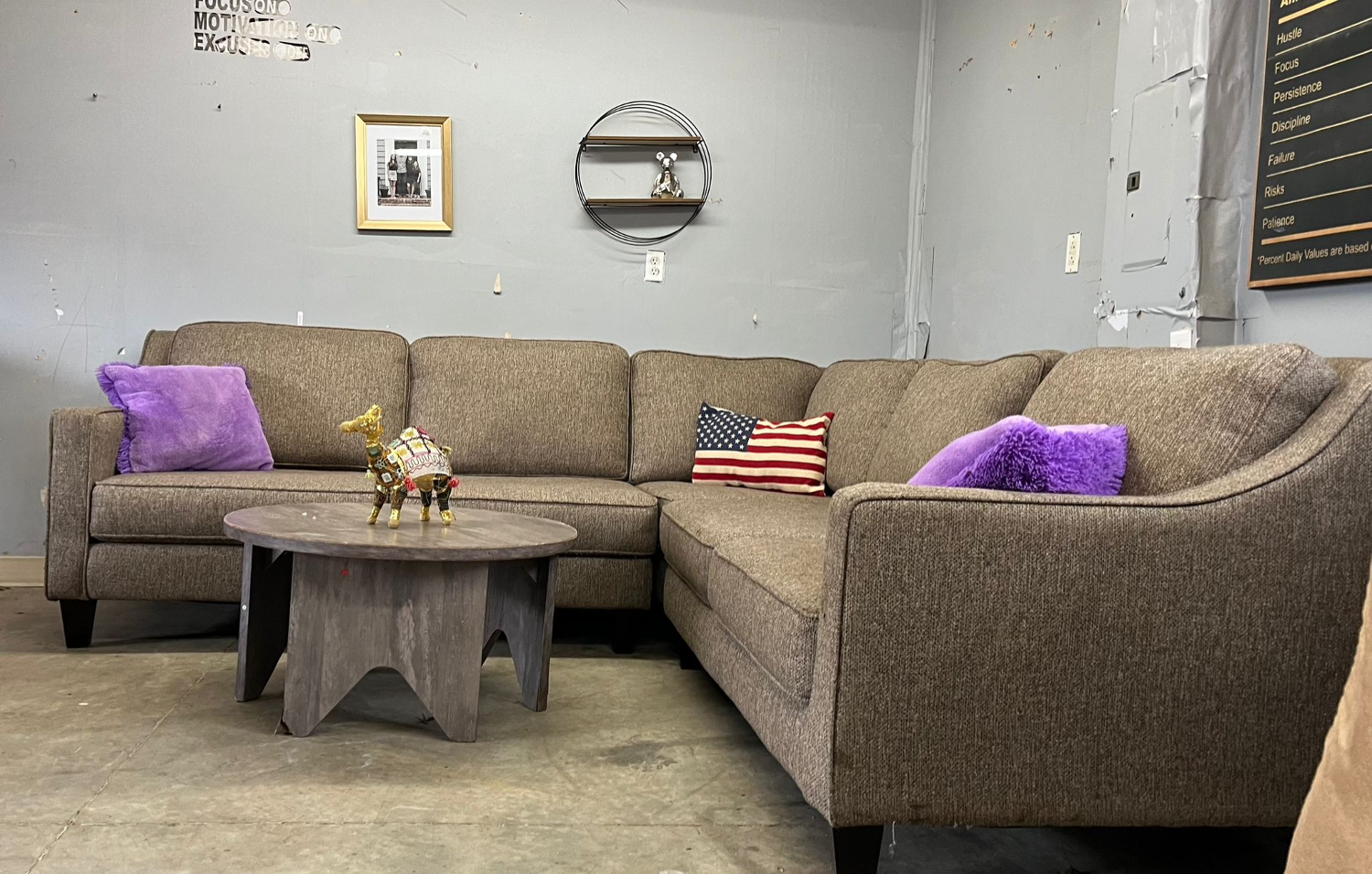 🛋️  Brown Nice Sectional!  🚛 Free Delivery Available and Financing! $50