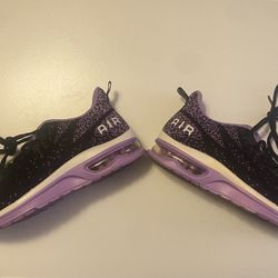 Size 6.5 Women’s Nike Running Shoes 