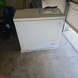 ***GENERAL ELECTRIC DEEP FREEZER***