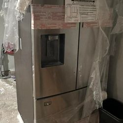 Brand new never used, SAMSUNG 28 CU.FT. 3 DOOR FRENCH DOOR FULL DEPTH