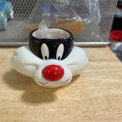 Selling this vintage collectibles Looney tunes Sylvester candle holder  Unused