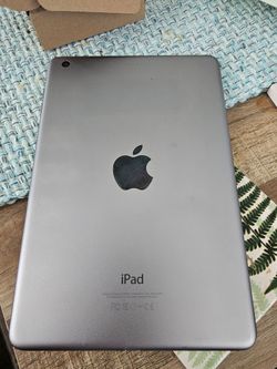 WiFi Only Apple iPad Mini 3rd Gen 16GB 12.5.8 Silver MGNR2LL/A works great