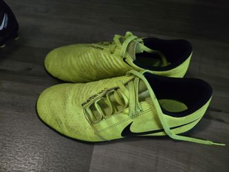 Nike Phanton Turf Soccer Shoes Size 6y