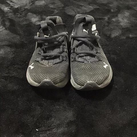 PUMA • TRAINERS size 1-1.5 boys