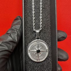 New!! Silver Tone Compass Pendant (Rope Chain Included) $65 JEWELERS SPECIAL💎