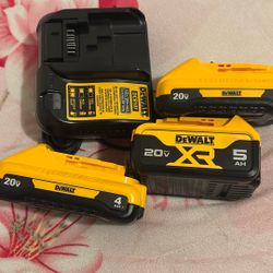 DE WALT 20 V BATERYS AND CHARGER 