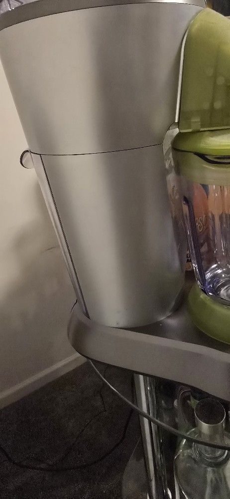 Margaritaville Bahamas 36oz Frozen Concoction MakerWith just a push of a button, the automatic Shave-n-Blend cycle uses its powerful 400W motor