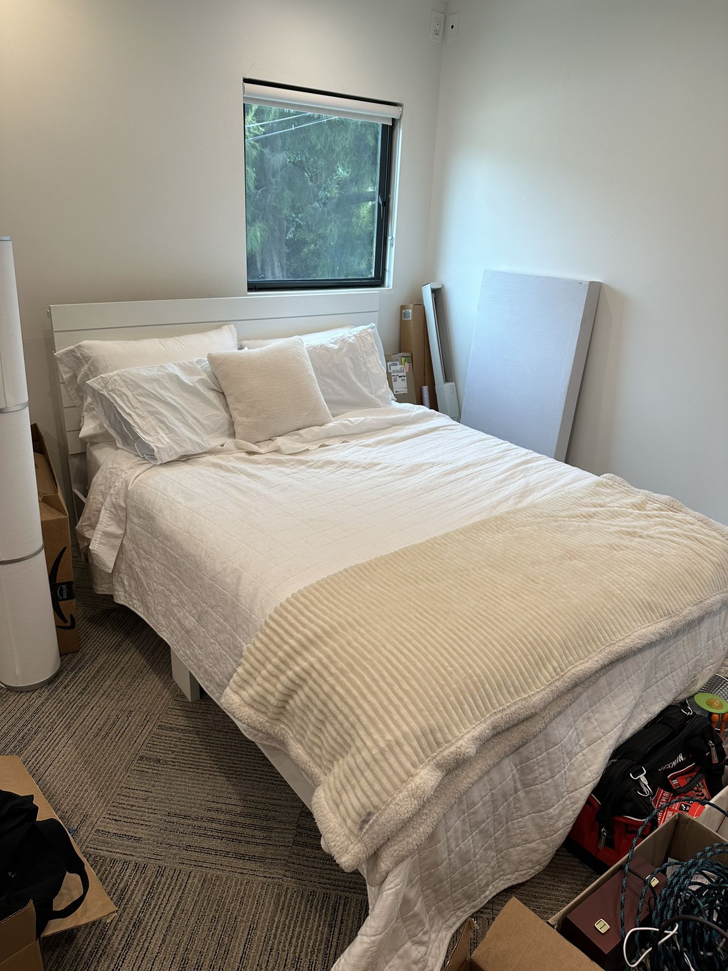 Queen bed frame + mattress 