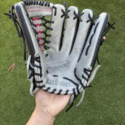 A2000 Baseball Glove