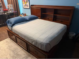 Full size bed with mattress