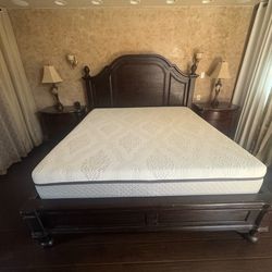 King Size Hard Wood Bed Frame & Headboard