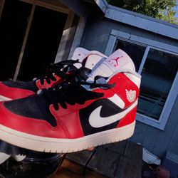 Jordan 1 Mid