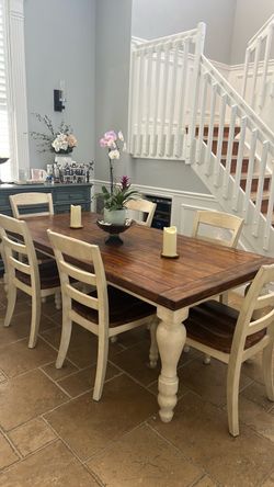 Dining table and 6 Chairs