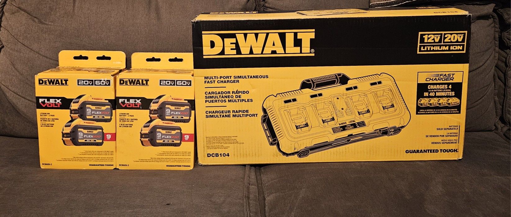 4 FLEXVOLT 9AH BATTERIES With MULTI-PORT SIMULTANEOUS FAST CHARGER