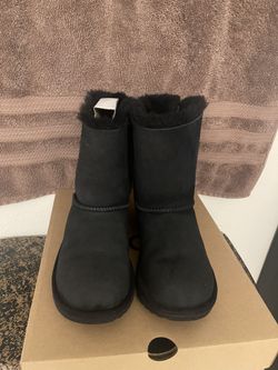 One Pair Of UGG  BAILEY BOW II BOOTS Size 3 K ( For Kids) Black   Color In  Great Condition . Come In There  Boxe📦 Only Warned Them A Few Times