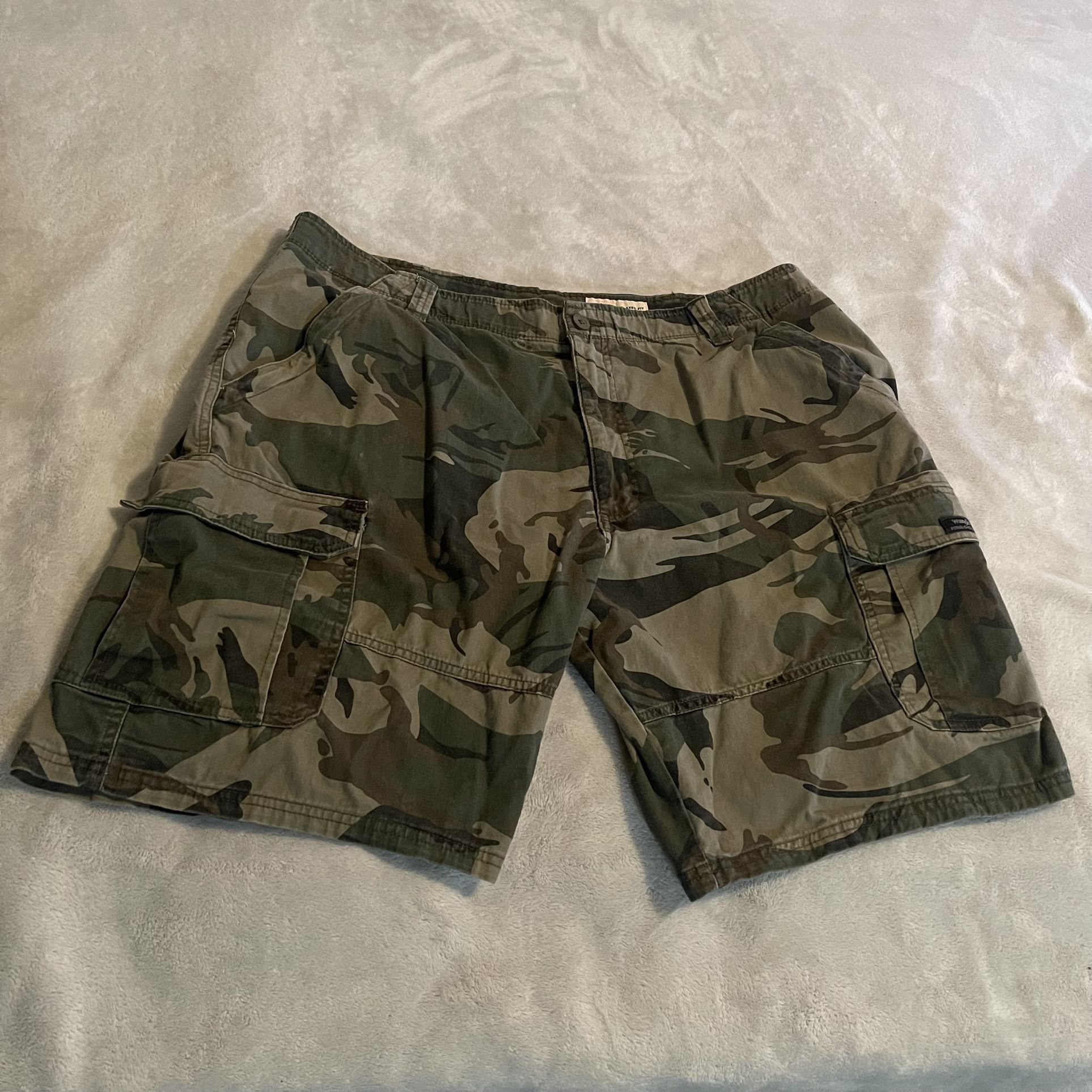 Wrangler Shorts Men 40 Green Camo Cargo Outdoors Streetwear Hunting Utility