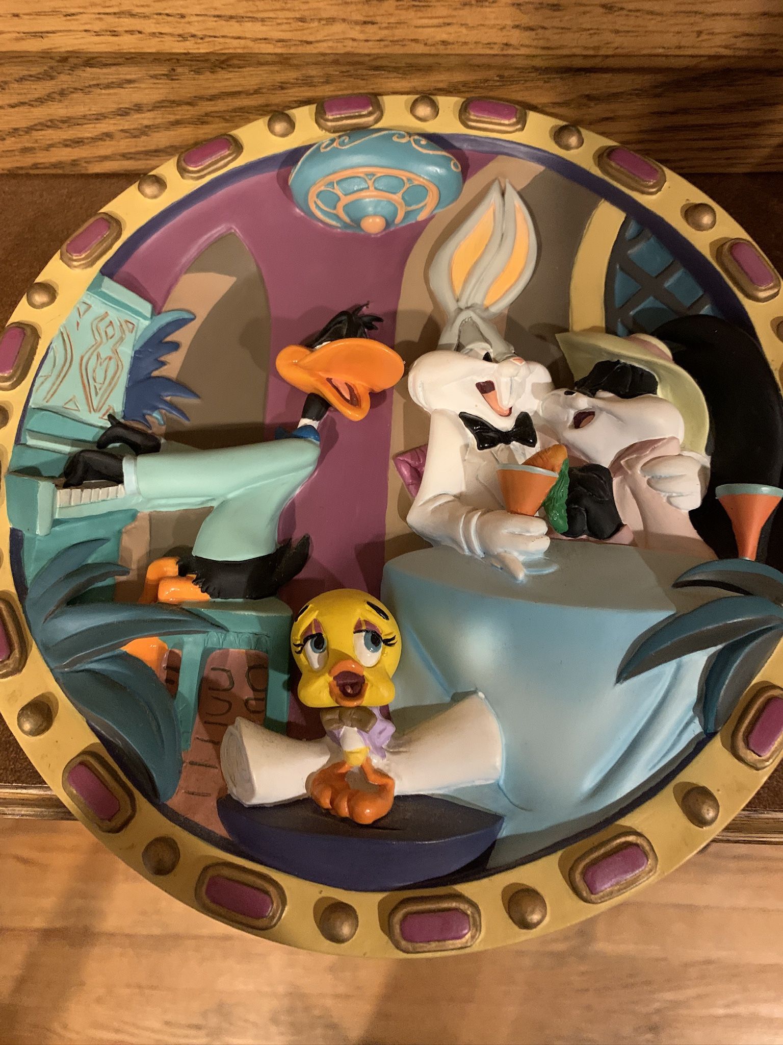 Vintage Warner Brothers 1996 carrotblanca Looney Tuned 3 D Collectors Plate With Stand 8” Round Limited Edition colletor plates , in a scene from
