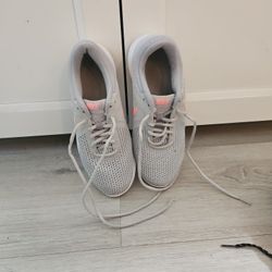 Women's Nike- Size 8