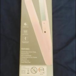 Beauty Essentials Flat Iron.
