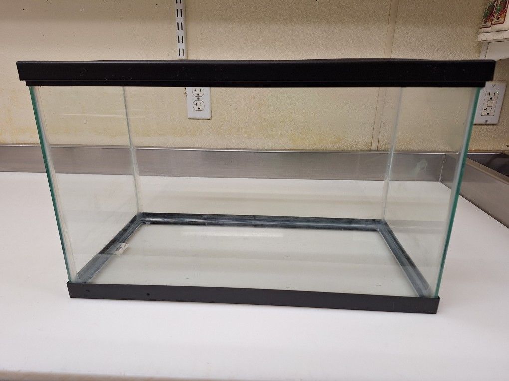 10 gallon aquarium with lid in good condition( There are two aquariums for sale for $20 each.