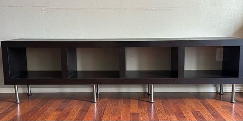 Se vende Open shelf media stand
