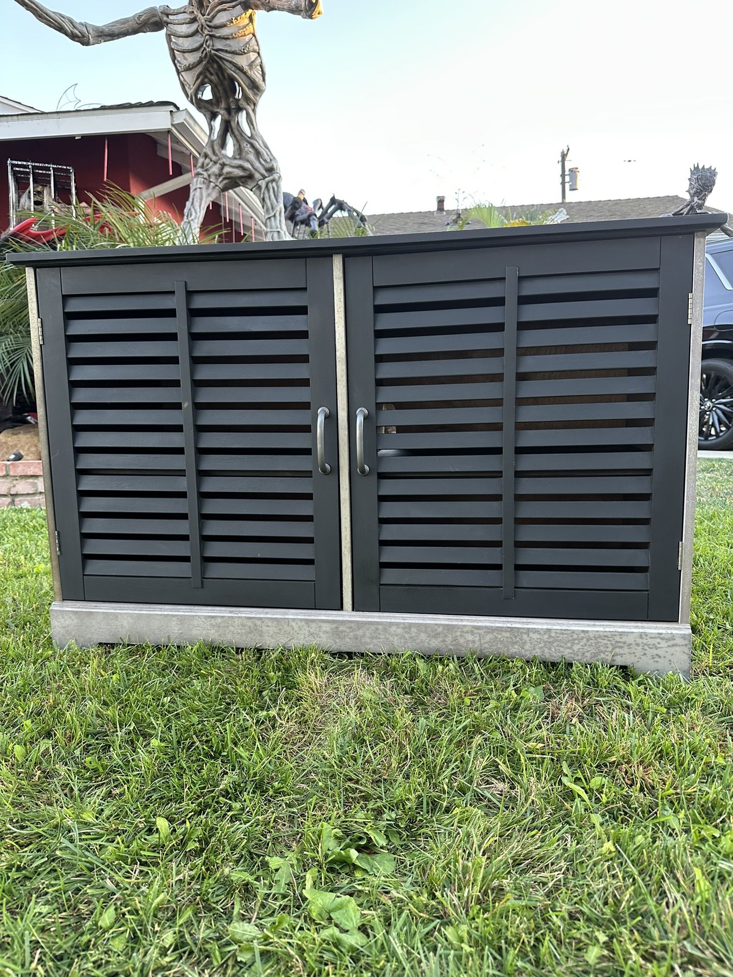 Two-Tone TV Stand Media Storage Cabinet With Adjustable Height Shelves And Magnetic Doors