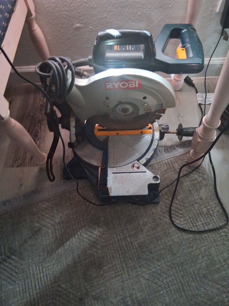 RYOBI Table Saw