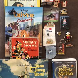 20 Vintage Disney Pin Lot Plus-Books-Vhs-Keychain-Figurines ++++