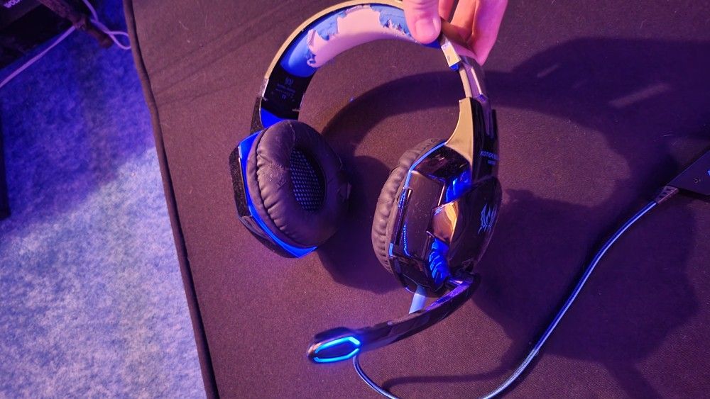 Blue Light Up Headphones