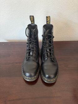 Lightly Used Women’s Doc Martens Size 5