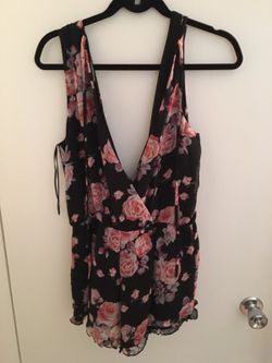 Floral romper never worn