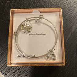 Bracelet New in box.