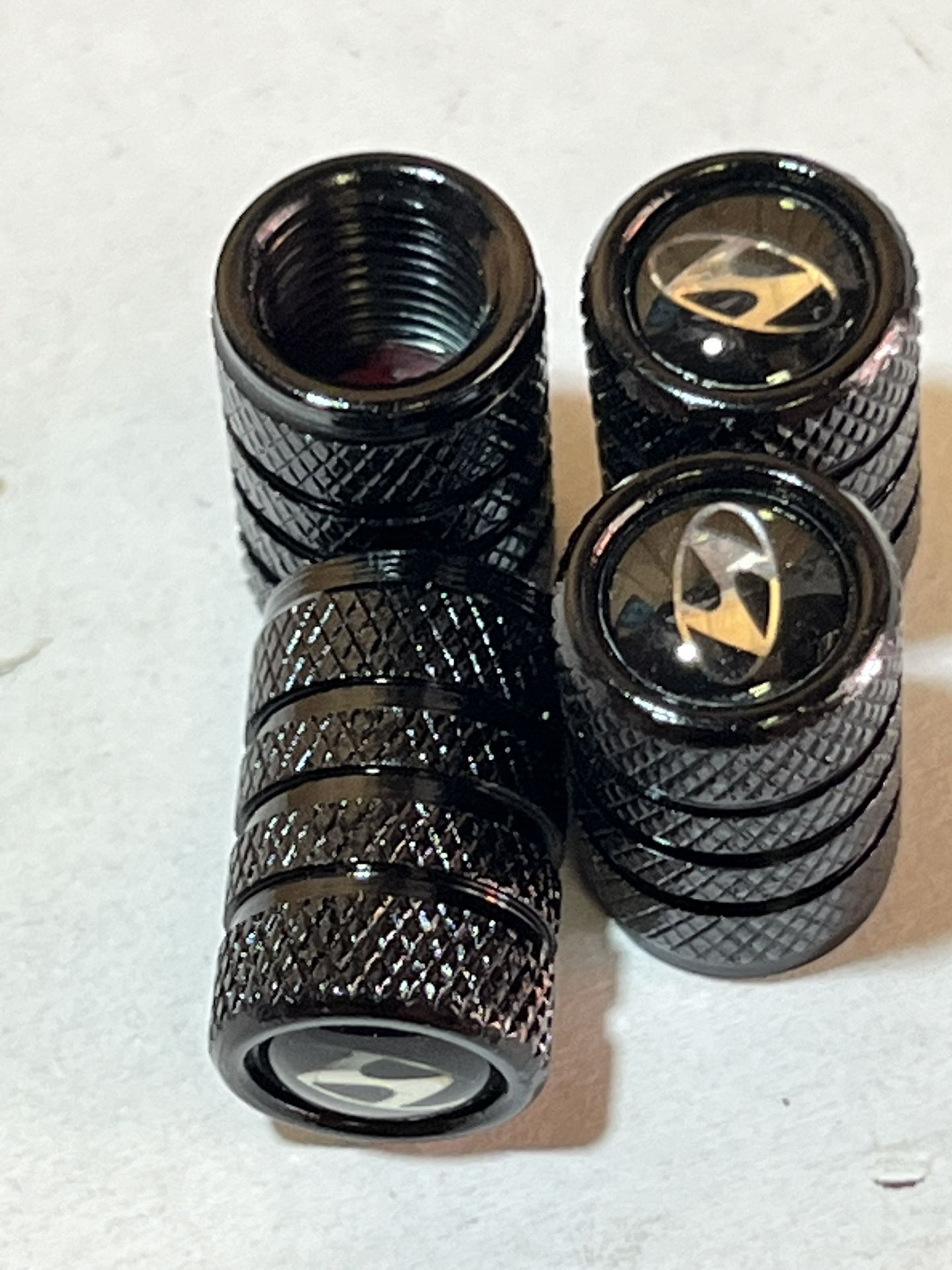 Hyundai valve stem, cap new