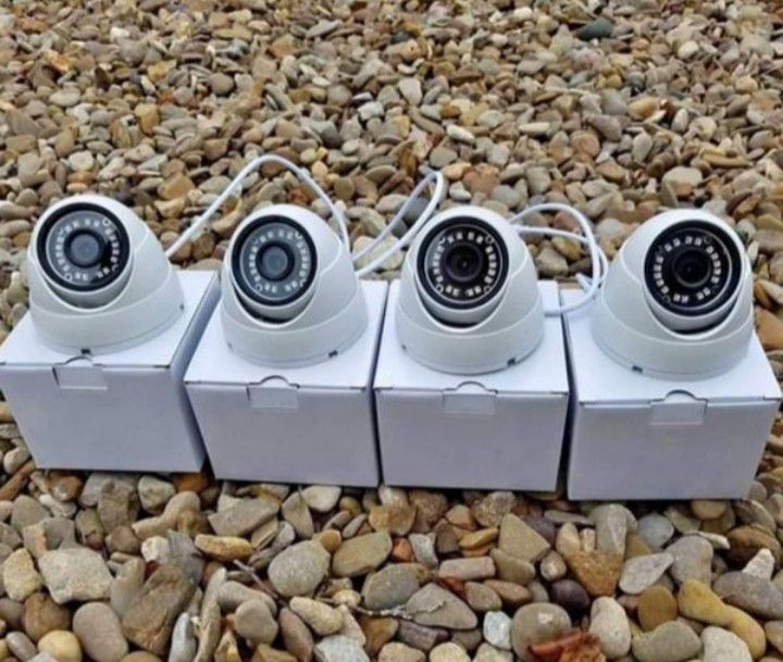 4 home security cameras with labor included-hablo espanol
